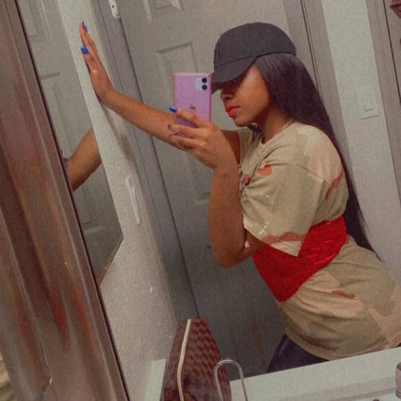 Profile Picture of Asain Grant (@asaing) on Poshmark