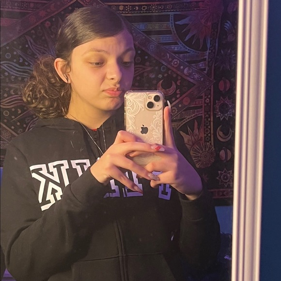 Profile Picture of Aundrea Ridenour (@aundrea44) on Poshmark
