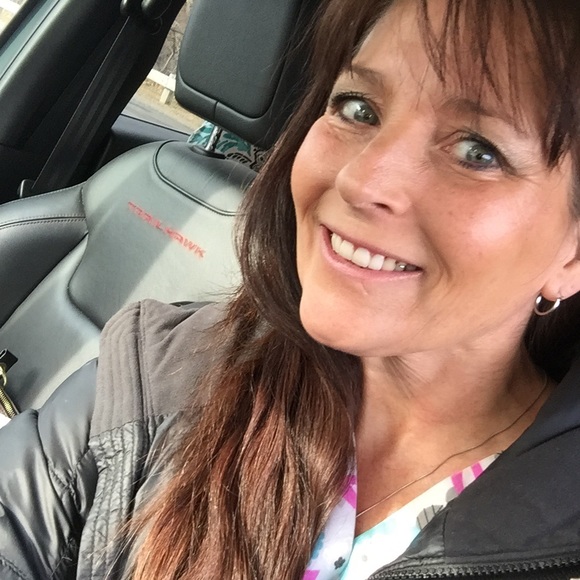 Lily Coyne - Poshmark Profile Picture of Lily Coyne (@lilliancoyne) on Poshmark