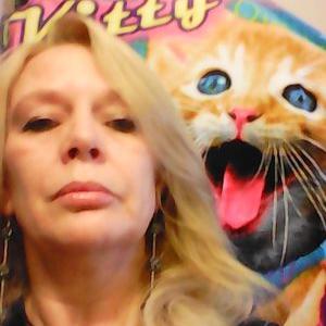 Profile Picture of Charlotte Knickman (@catgirlclaw) on Twitter