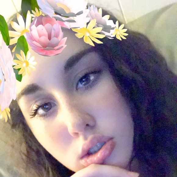 Profile Picture of Abbie Duits (@abbieduits) on Poshmark