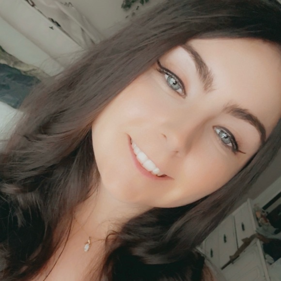 Donnajean Thierry - Poshmark Profile Picture of Donnajean Thierry (@dadler920) on Poshmark