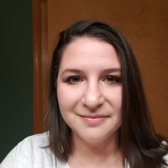 Profile Picture of Nikki Knolla (@nikkiknolla1) on Poshmark