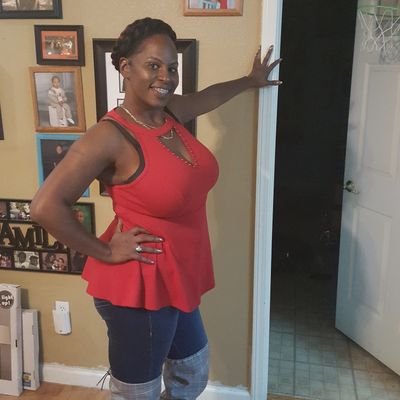 Profile Picture of Veronica Crenshaw (@DarkNLovely916) on Twitter