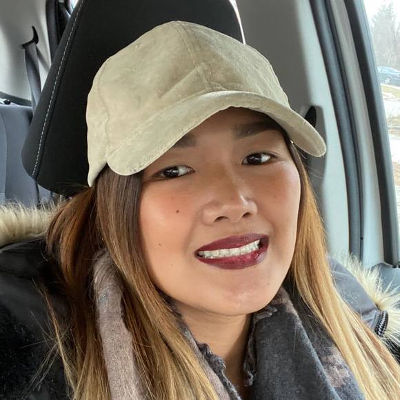 Profile Picture of Rachel Yap (@arianne_flip) on Poshmark