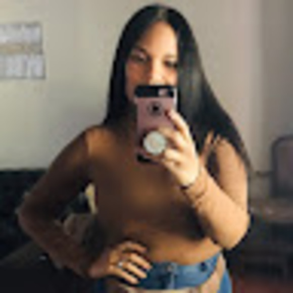 Profile Picture of Danielle Nicholas (@dannieb58) on Poshmark