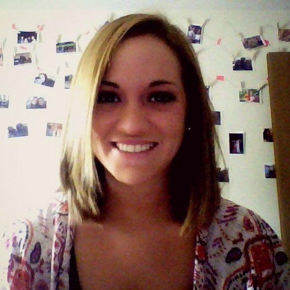Profile Picture of Alexis Scruggs (@alexis_scruggs) on Poshmark