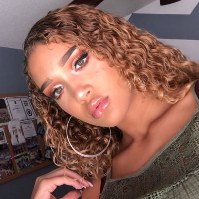 Profile Picture of Iris Simmons (@Iris_Simmons_) on Twitter