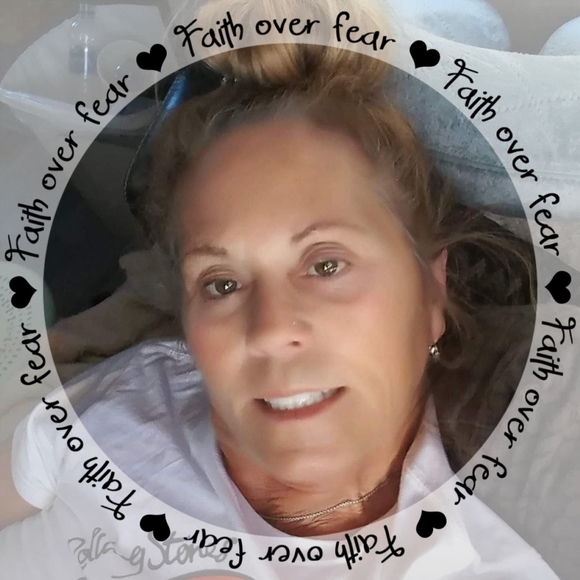 Profile Picture of Genise Wyer (@gwyer38special) on Poshmark