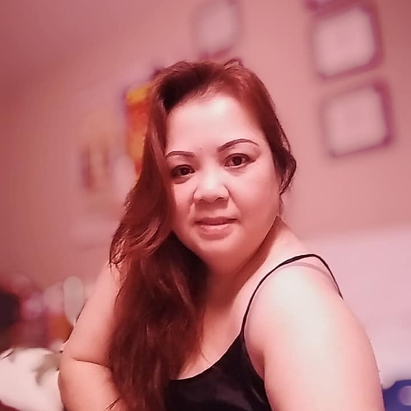 Profile Picture of Hoa Chau (@hoachau) on Poshmark