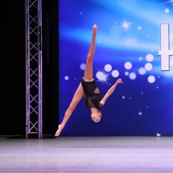 Profile Picture of Lindsey Abdelnour (@lillinds07) on Poshmark