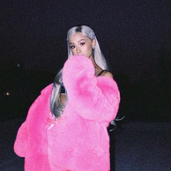 Profile Picture of Correen Chan (@weirdox19) on Poshmark