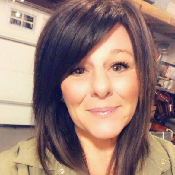 Profile Picture of Lisa Auger (@lisa_auger) on Poshmark