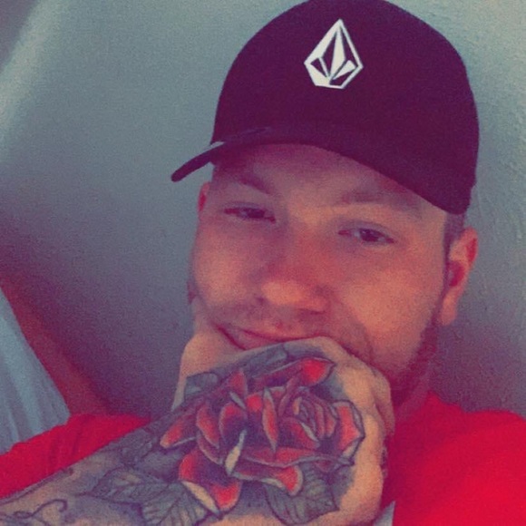 Profile Picture of John Carlin (@johncar44) on Poshmark