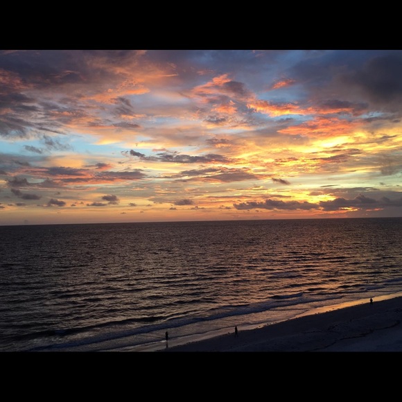 Profile Picture of Daniela Rodrigues (@danielabriege) on Poshmark