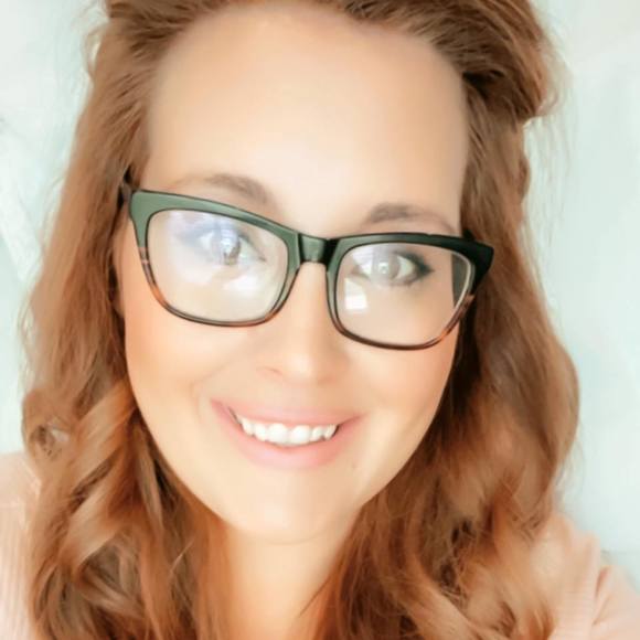 Profile Picture of Michelle Carlton (@michellebush70) on Poshmark