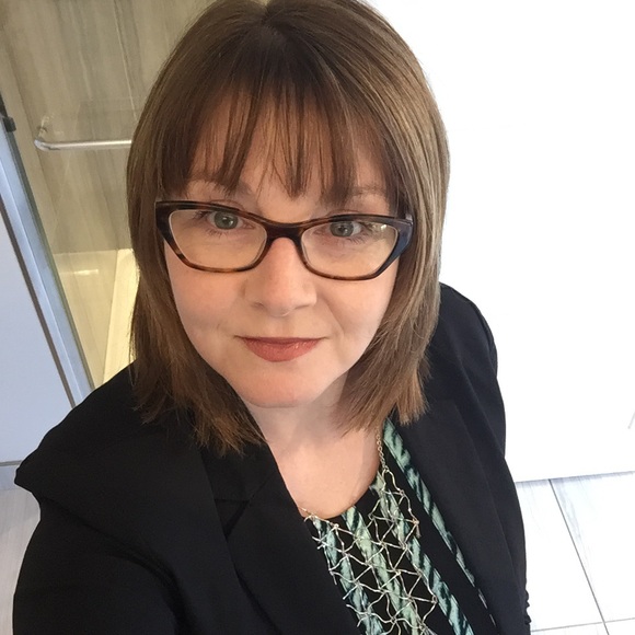 Profile Picture of Carolyn Macvicar (@carolynmacvicar) on Poshmark