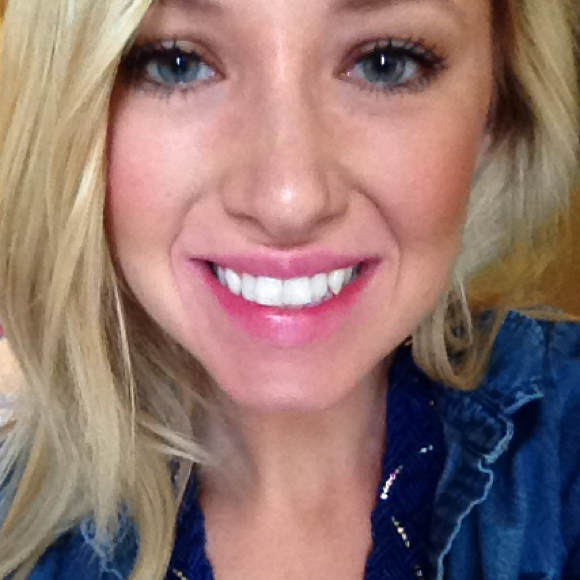 Profile Picture of Anna Bothun (@annabothun) on Poshmark