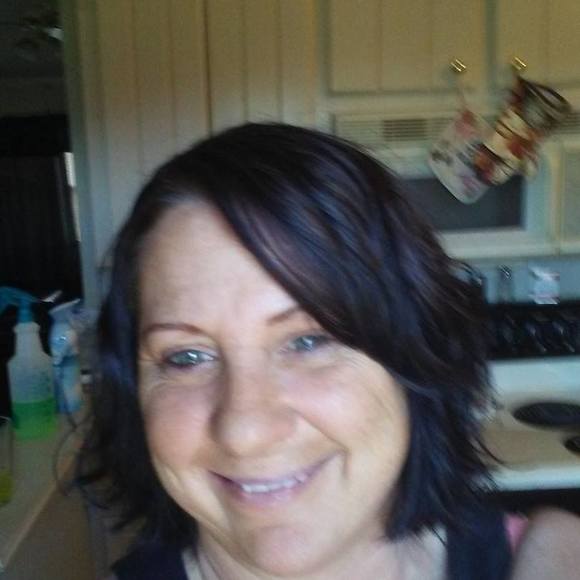 Profile Picture of Julie Cornn (@brucecornn16) on Poshmark