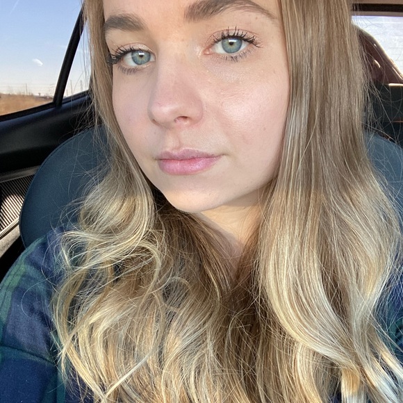 Profile Picture of Emily Cahalane (@emilycahalane) on Poshmark