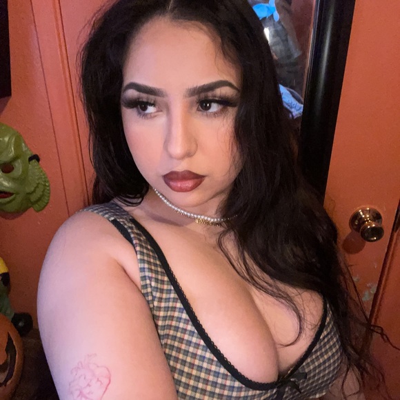 Profile Picture of Lisa Carlos (@groovy_frijoles) on Poshmark