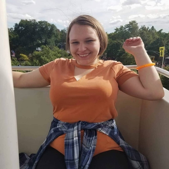Profile Picture of Kayleigh Taylor (@kayleightayl140) on Poshmark