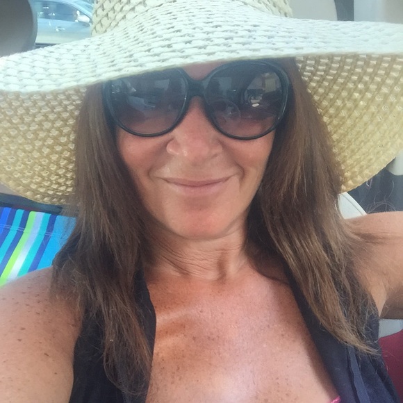 Dena Schwartz - Poshmark Profile Picture of Dena Schwartz (@dkline622) on Poshmark