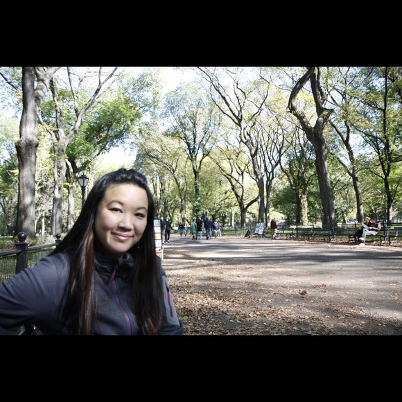 Profile Picture of Lily Kwan (@lilyskwan) on Poshmark