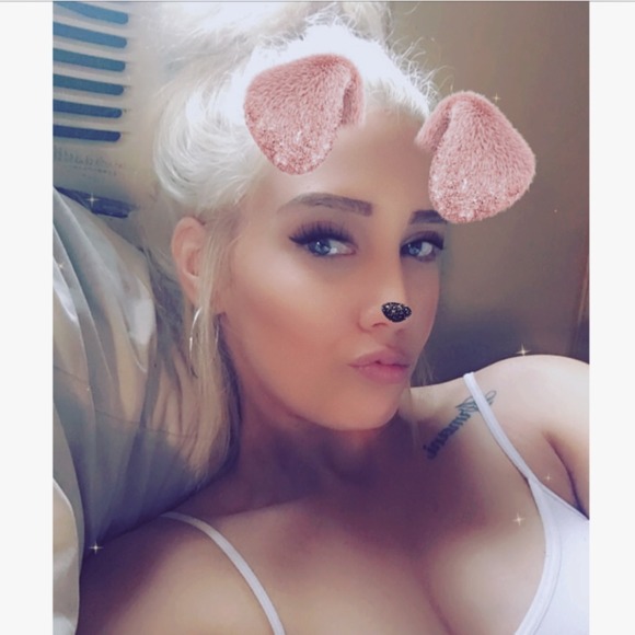 Profile Photo of Destiny Mellott (@mellottdestiny) on Poshmark