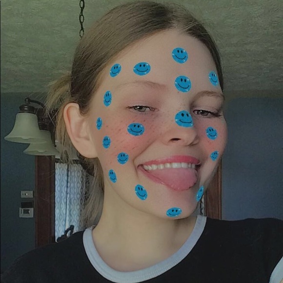 Profile Picture of Vivian Klute (@vivklute) on Poshmark