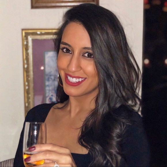 Profile Picture of Fannie Lopez (@fan138) on Poshmark
