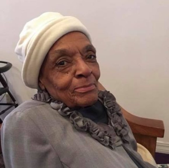 Yolanda Lenton - Poshmark Profile Picture of Yolanda Lenton (@yolandalouise) on Poshmark