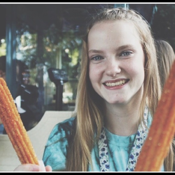 Profile Picture of Claire Walters (@lolaclaire04) on Poshmark