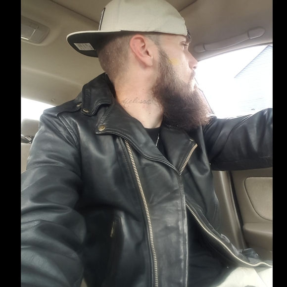 Profile Picture of Daniel Alley (@birdmanalley) on Poshmark