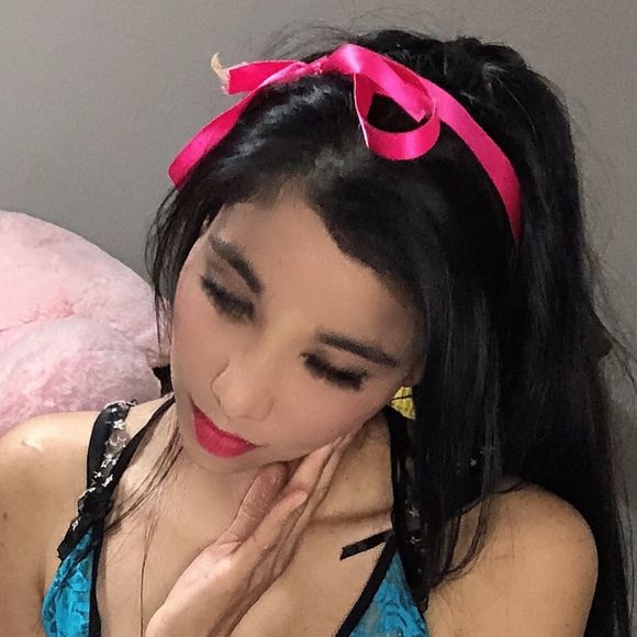 Profile Picture of Crystal Pollard (@always_crys) on Poshmark