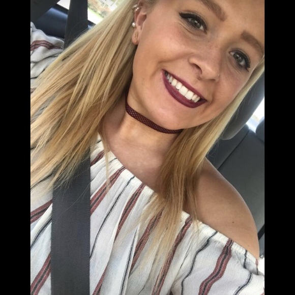 Profile Picture of Chloe Lasek (@chloeel2) on Poshmark