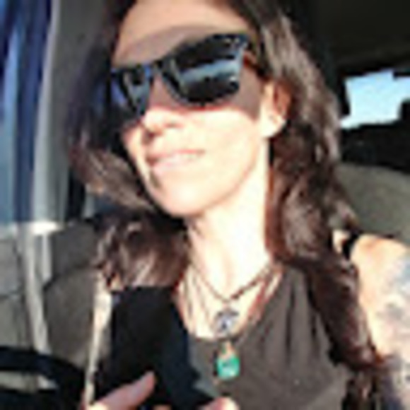 Profile Picture of Stephanie Hare (@steffinked) on Poshmark