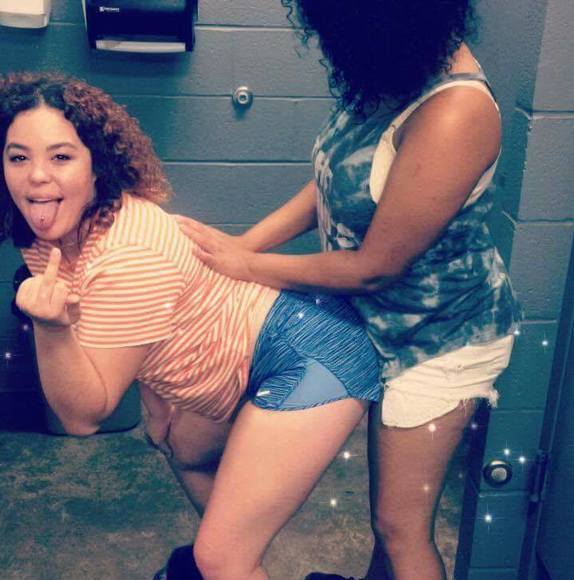 Profile Picture of Derrika Vanalstine (@derrikaho) on Poshmark