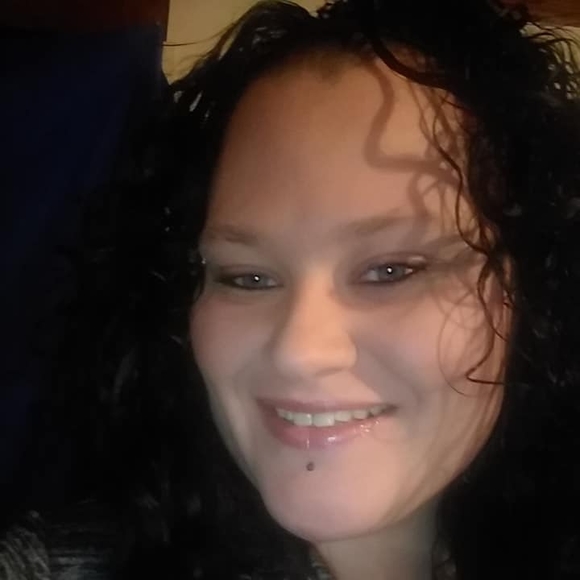 Profile Picture of Samantha Mecum (@electrairis) on Poshmark