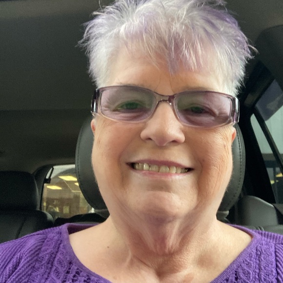 Profile Picture of Debra Long (@debralong306) on Poshmark