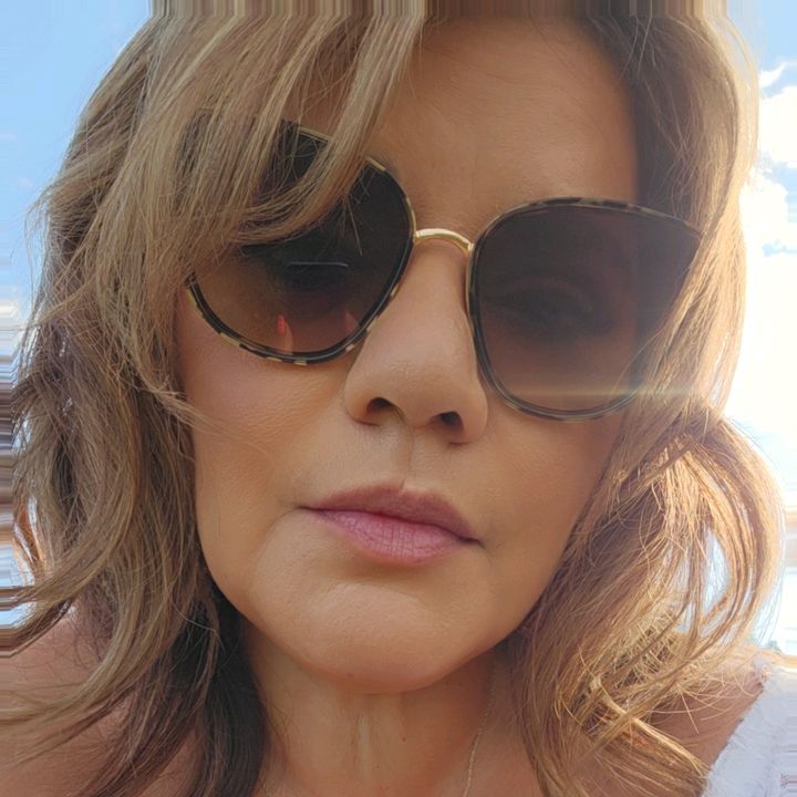 Profile Picture of Debra Kim (@deb_ra) on Tiktok