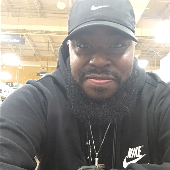Profile Picture of Rozden Wilmot (@rw223) on Poshmark
