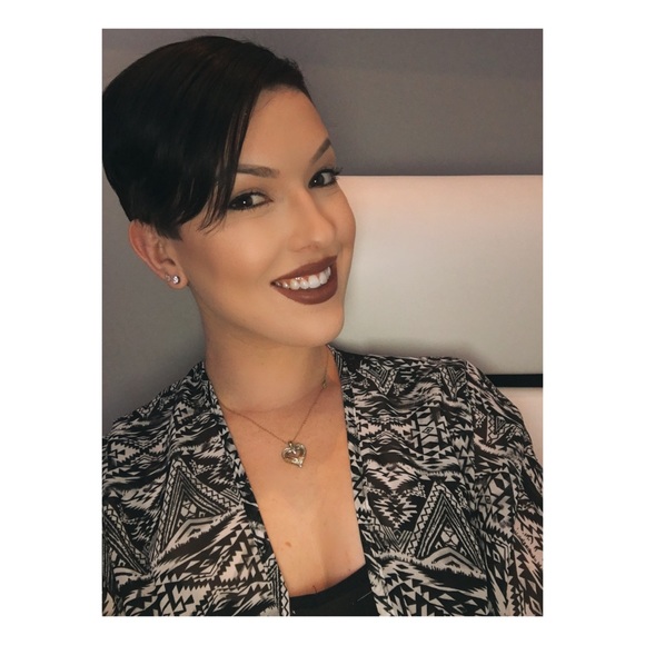 Profile Picture of Carie Pfrogner (@carieanne13) on Poshmark
