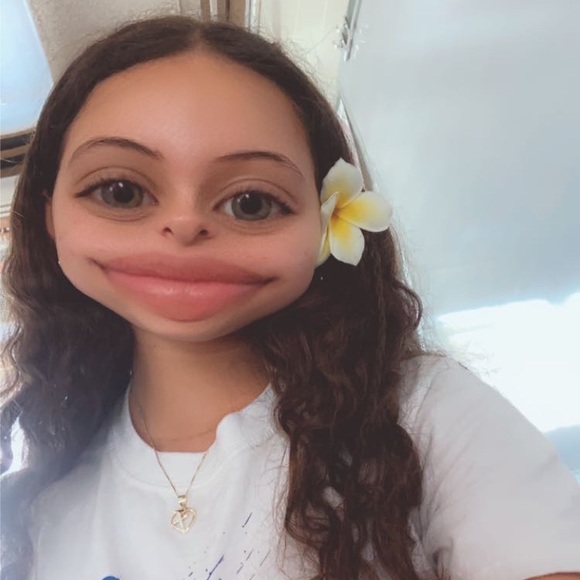 Profile Picture of Ka’iulani Balinbin (@kaiulanib2010) on Poshmark