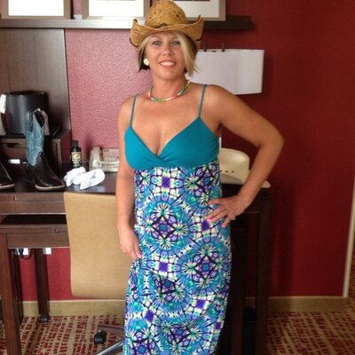 Profile Picture of Danielle Perry (@Honydewme) on Twitter