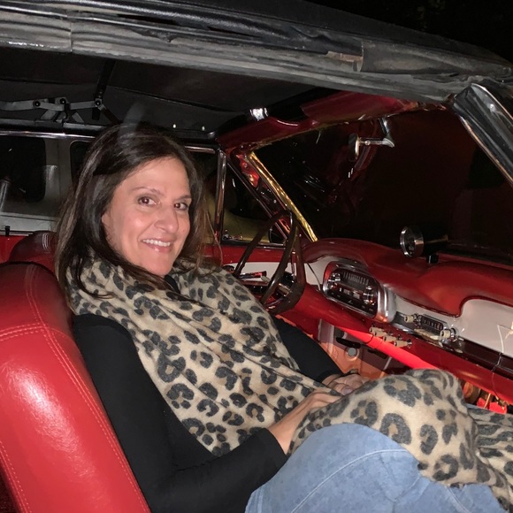 Profile Picture of Sophia Brewer (@saffosa) on Poshmark