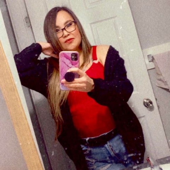 Profile Picture of Shaylene Charleyboy (@scharleyboy) on Poshmark