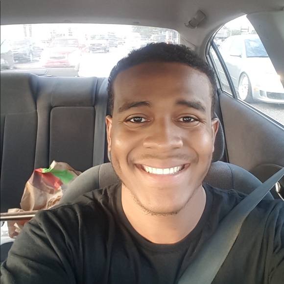 Profile Picture of Corey Pack (@canvasart) on Poshmark