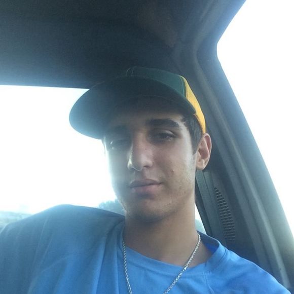Profile Picture of Jordon Exner (@jordonexner) on Poshmark