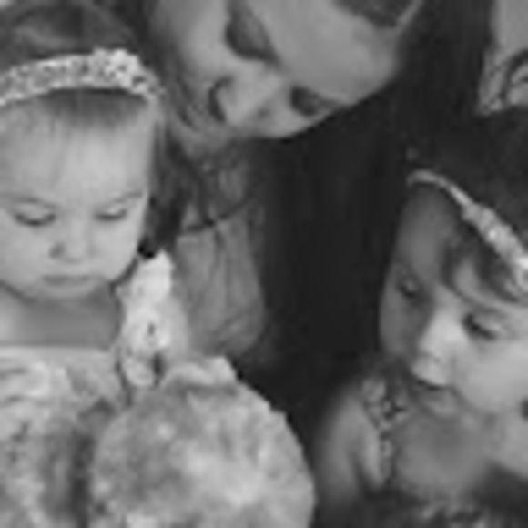 Jamie Jolly - Poshmark Profile Picture of Jamie Jolly (@jamiejolly) on Poshmark